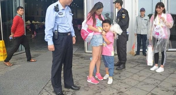 亲子健康跑 孩子跑丢了!多亏这些好蜀黍