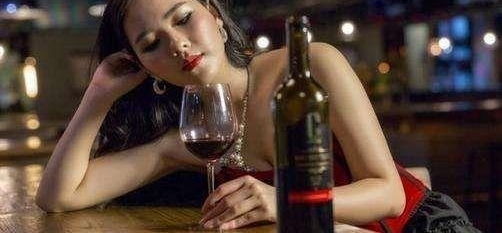 ΪÁË500Ôª£¬19ËêµÄ´óѧÉúÔÚһƬ¼ÓÓÍÉùÖÐ×ßÏòËÀÍö£¡