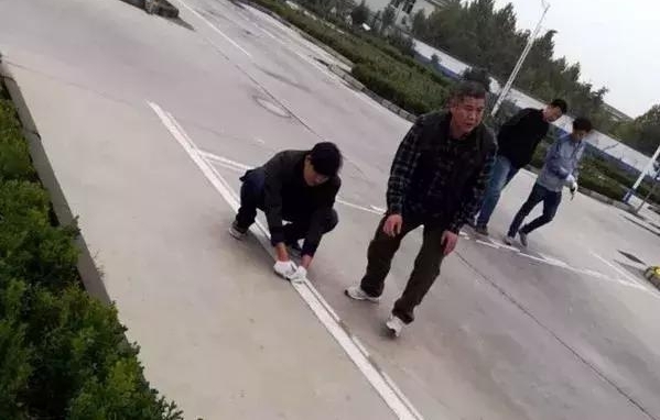 警察故事:驾考岗位上的他和她!