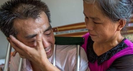 患难夫妻,丈夫病重,妻子独立撑起一个家,半年时间白了头!