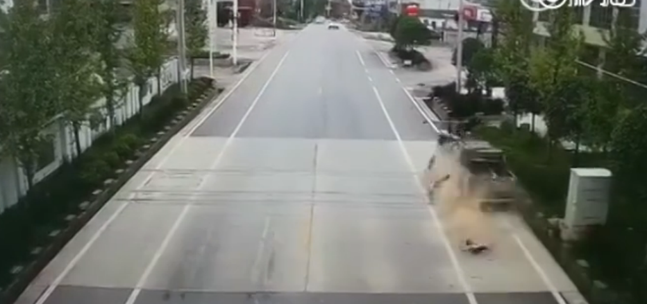 ���Ϸ���Ƥ����ײ���¹� һ����ڽ�ʣһС������