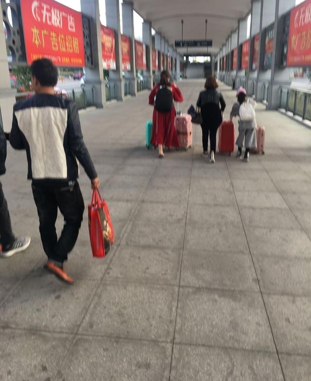 ��ɫȮ���� ȥ��굱Ⱥ��