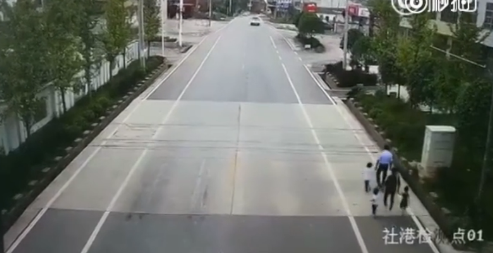 ���Ϸ���Ƥ����ײ���¹� һ����ڽ�ʣһС������