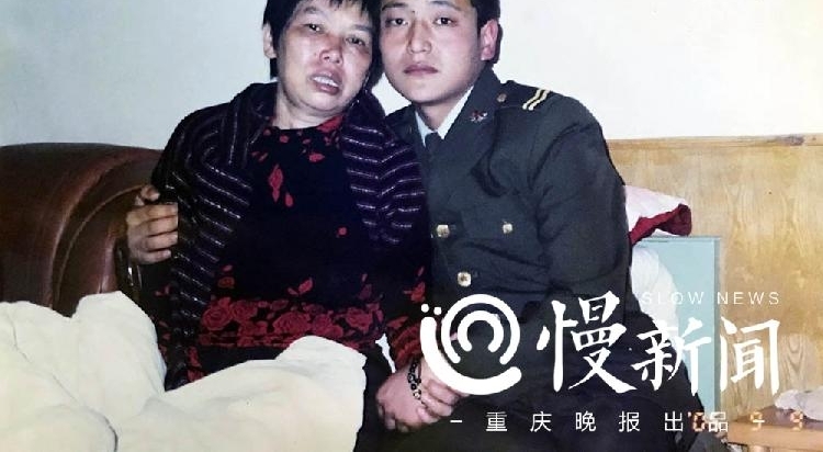大足这位妈妈12年坚持缝鞋垫,从不卖钱只送边防战士,背后的故事戳人泪点……