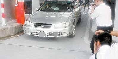 һ�������׸���һ����½�׸������˵Ķ��ӣ������������Ԫ