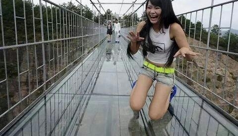��Ů���鲣���ţ�������粽���У���޼�ֱ̫������