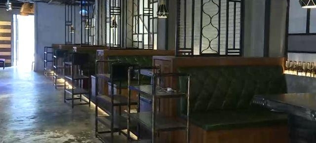 妙龄女与自称老板的男网友见面 约饭后却被偷了手机