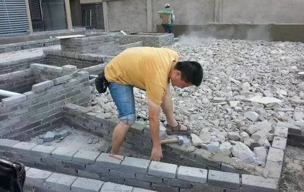 200ƽ¶̨��԰�����У�¶̨̫��Ҳͦ���յ�