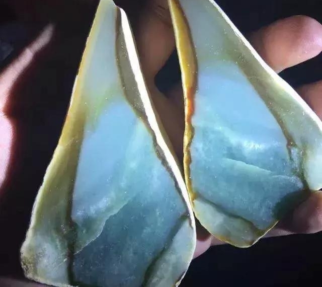 不一样的翡翠原石,结果被雕刻师玩出不一样的效果,雕刻师真会玩