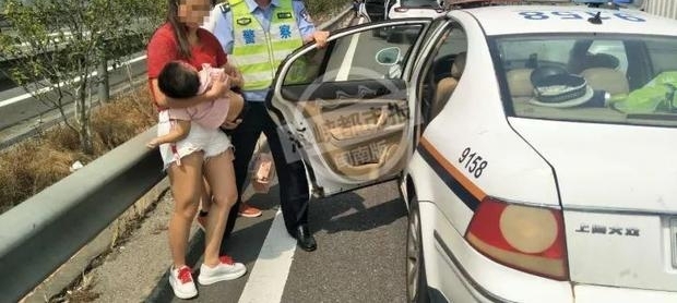 ���磡������2���к�ͻȻ�����ű�˦����������һ·��ҽ�����������죡