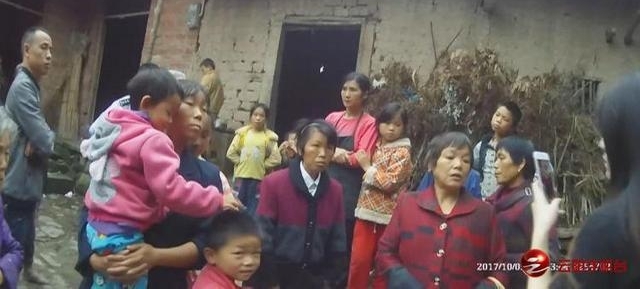 ����һŮ�Ӹ���18�����ݳ��� ϸ���񾯲����ڷ��ֶ���