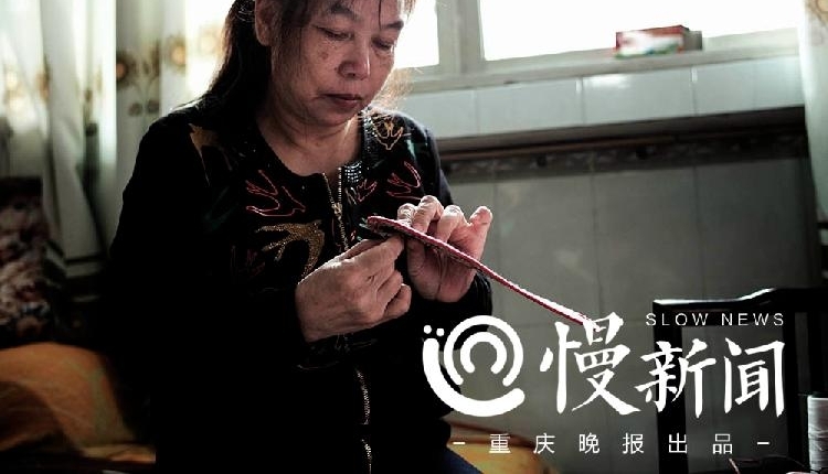 大足这位妈妈12年坚持缝鞋垫,从不卖钱只送边防战士,背后的故事戳人泪点……
