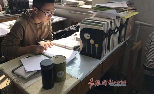 探访青岛“考研族”:备考似重历高考 手机成诱惑
