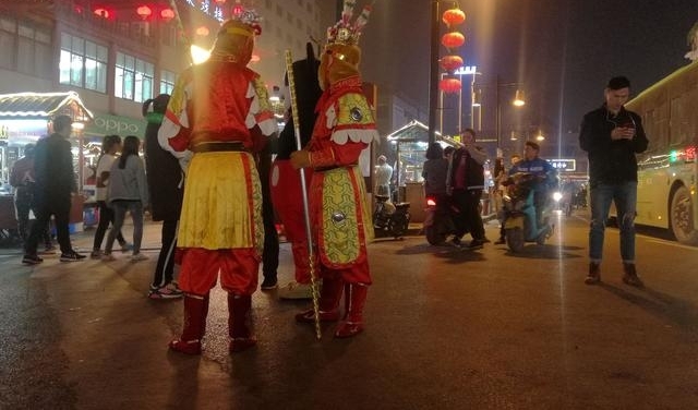 ��¥�㳡�硰����ա���ʳ�ͺ�Ӱ ����΢�Ÿ���ÿ�������ǧԪ