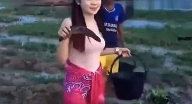 ��Ůũ�����������, ��һ�̷���������, ȴ��·�˶�������