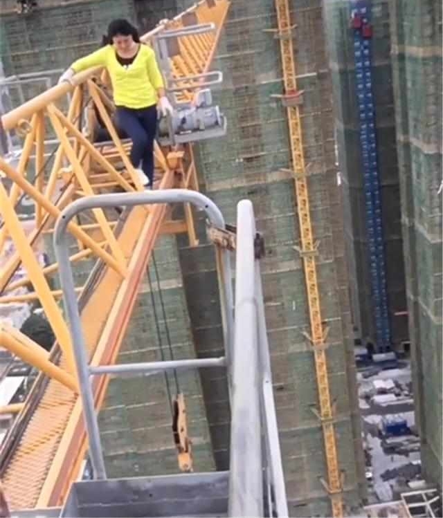 90��������Ů˾�����߿��ϲ����ѣ����ĵ���Ь���Ž�Ѿ��
