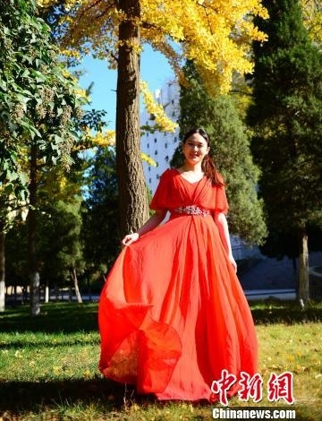 ɽ����УУ԰��ɫѤ������ͯ�� �ο���������