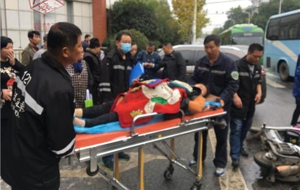 ����һԽҰ����綯����ײ һŮ�����˱���ҽԺ