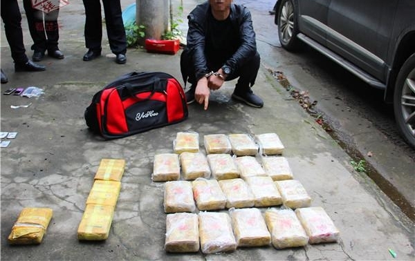 警察假装买房贴近中介老板 端掉涉案千万贩毒团伙