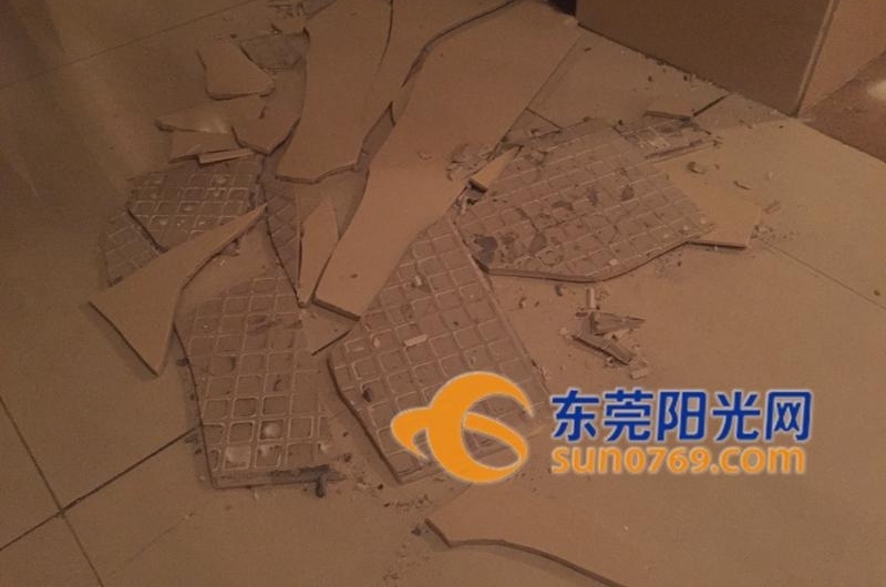 �ƽ�һС��¥���ڵĴ�ש�������� �����ĻŻ�