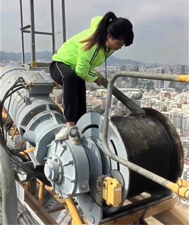 90��������Ů˾�����߿��ϲ����ѣ����ĵ���Ь���Ž�Ѿ��