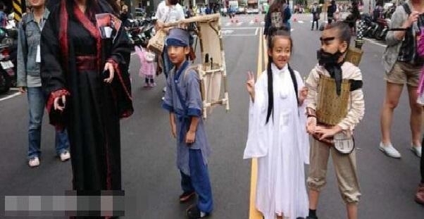 ��ʥ��̨�������ȫ��cosplay��·�˷׷�Χ�ۻ�����5���