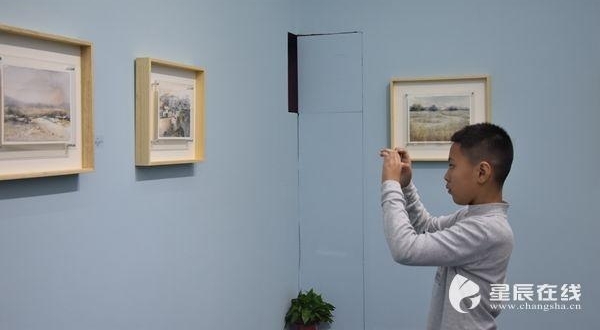 ������λŮ�������ϰ컭չ ���ٷ�ˮ����Ʒ����չ��