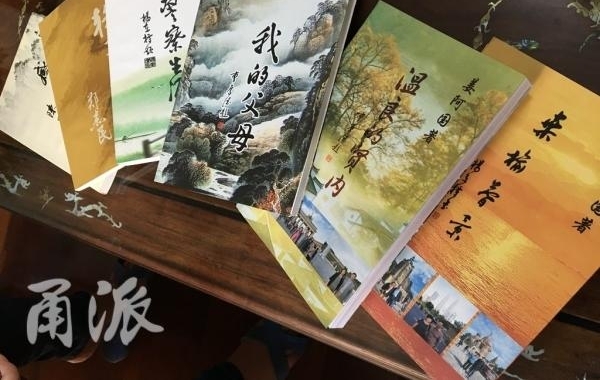 宁波暖男!退休民警为妻子写书 9年带她走了34个国家地区