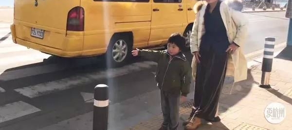 80后情侣大二就生娃,如今二胎,没车没房靠摆地摊赚钱环游63国