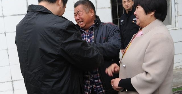 河南失散10年姐弟在武汉救助站重逢