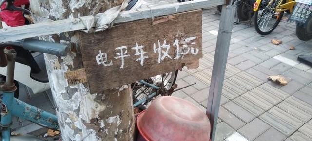 �������ϵ�һ������С���У����������ֵİ�
