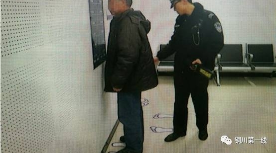 ��֤��ʻ������ ͭ��һλ�������ӱ���������