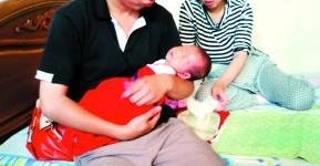 夫妻连生仨女儿 7万卖女儿后反悔被要求加1万买回