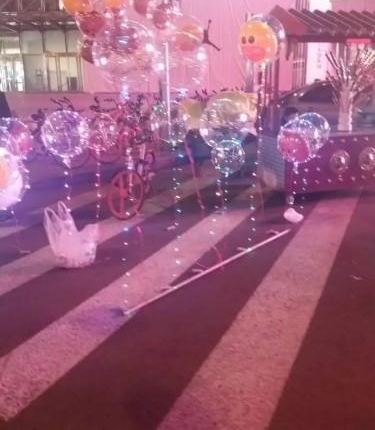 一夜之间,这种会发光的透明气球占领街头!波波球颜值高隐患也大!