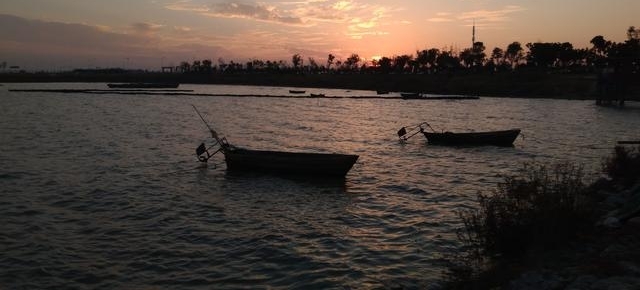 �������ϵ�һ������С���У����������ֵİ�