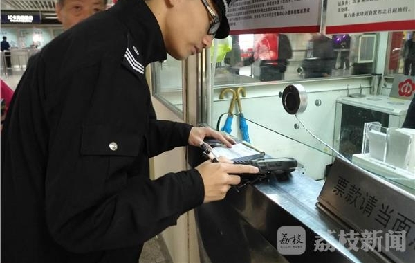 使用“敬老卡”逃费,诚信岂无价?