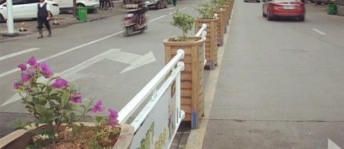 ���Ѷȣ�Ů�ӹ���·������ ͷ��������ס