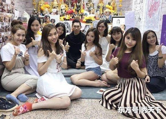 香港帅气小哥晒美女小模环抱,但一下飞机就被警方带走!