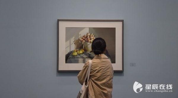 ������λŮ�������ϰ컭չ ���ٷ�ˮ����Ʒ����չ��
