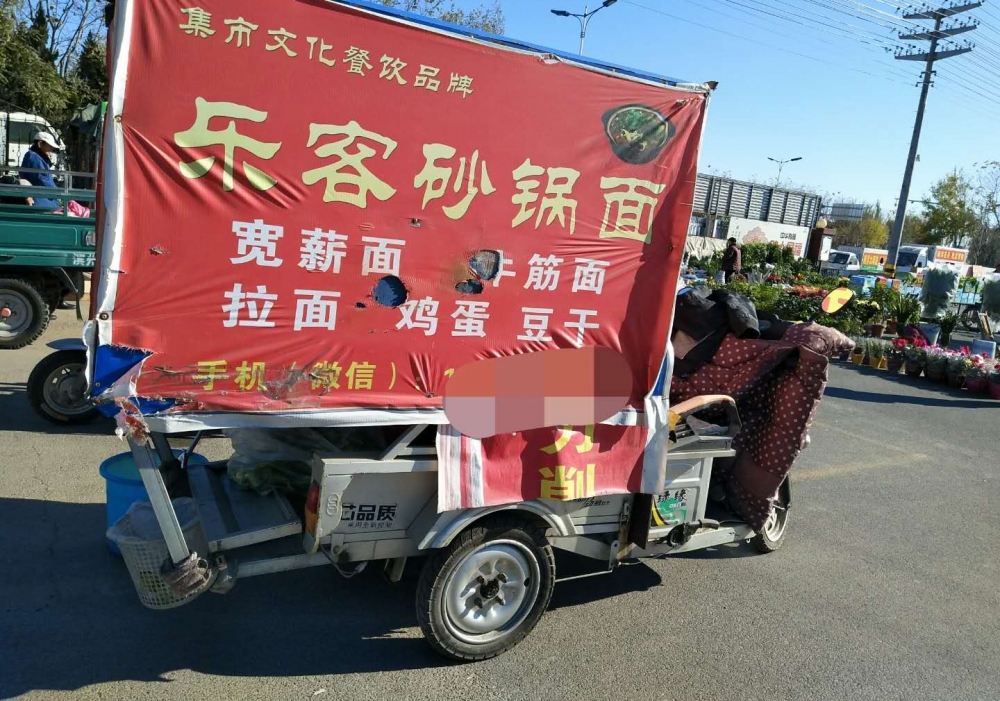 ����7��һ���ɰ�������̯��ů������ʳ���ܶ��˾��᲻����