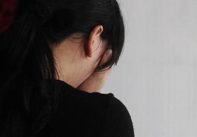 夫妻连生仨女儿 7万卖女儿后反悔被要求加1万买回