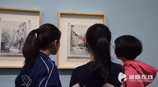 ������λŮ�������ϰ컭չ ���ٷ�ˮ����Ʒ����չ��