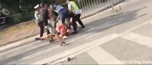��ʿ���г����Ҷ����й���ԱŹ�� �з���̬