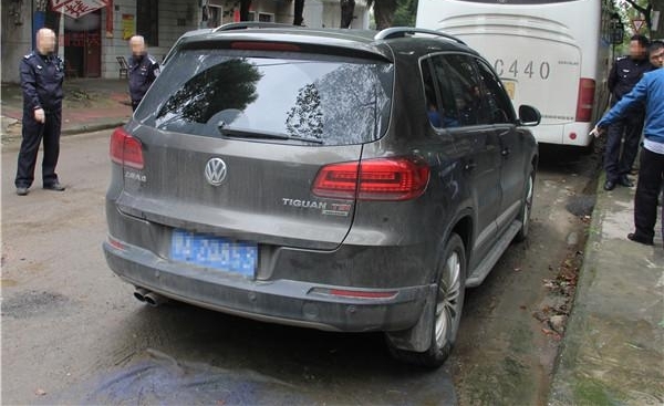 警察假装买房贴近中介老板 端掉涉案千万贩毒团伙
