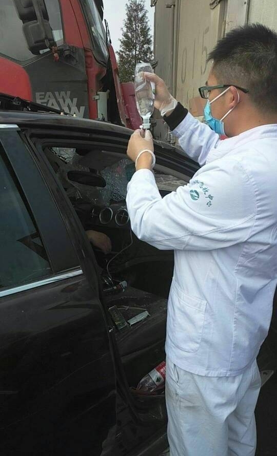 ���ٳ���˾�����ڼ�ʻ�� ���ñ�·���ľȻ�������