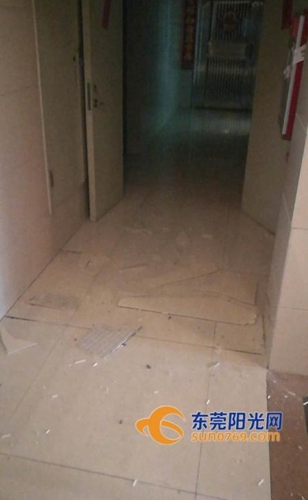 �ƽ�һС��¥���ڵĴ�ש�������� �����ĻŻ�