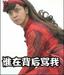 向女装大佬低头 男子扮女装闯女浴室 身材魁梧声音粗犷被识破