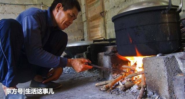 ũ�常�ף���ʮ��ֻʣ12������Ů��������³�һ���廨��