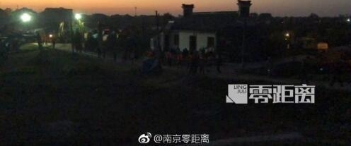 扬中发生坍江险情目前无人员伤亡 地方政府全力开展抢险工作