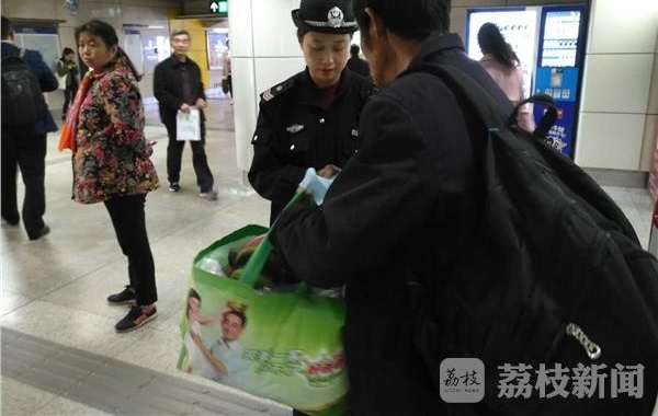 使用“敬老卡”逃费,诚信岂无价?